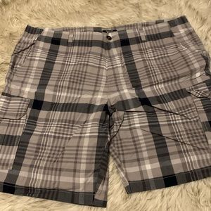 Men’s plaid cargo shorts